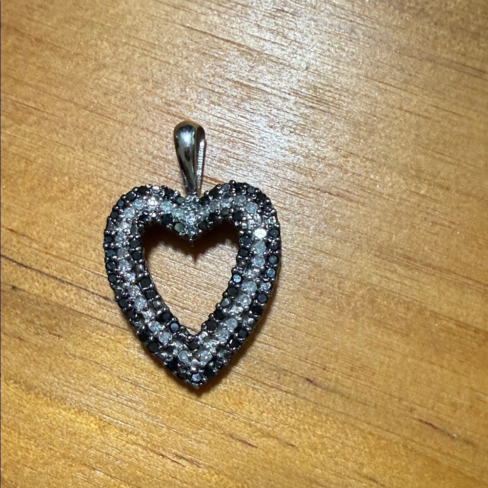 Zales 14k white gold chain necklace with a Diamond 10k White Gold Heart Pendant. - Picture 6 of 9